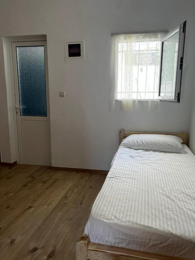 Nona'S Rooms Himare Esterno foto