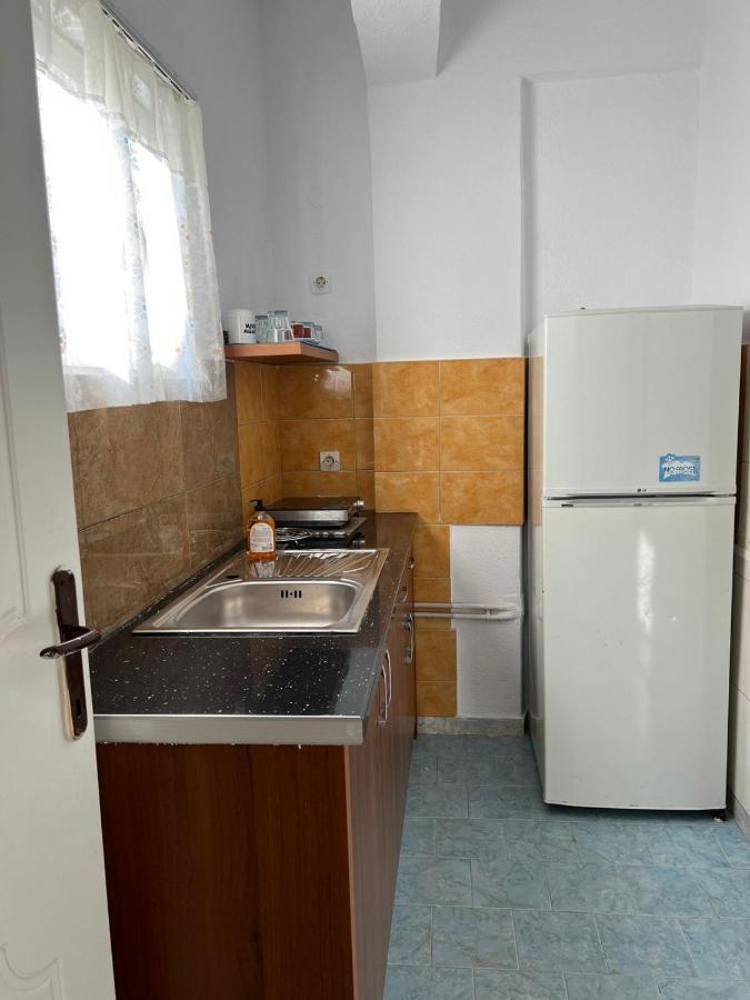 Nona'S Rooms Himare Esterno foto