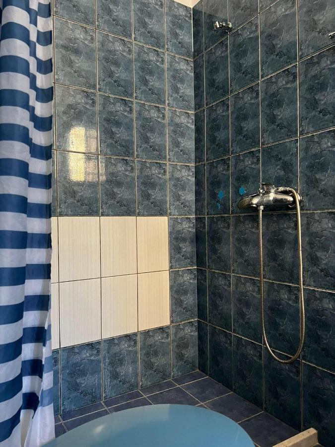 Nona'S Rooms Himare Esterno foto