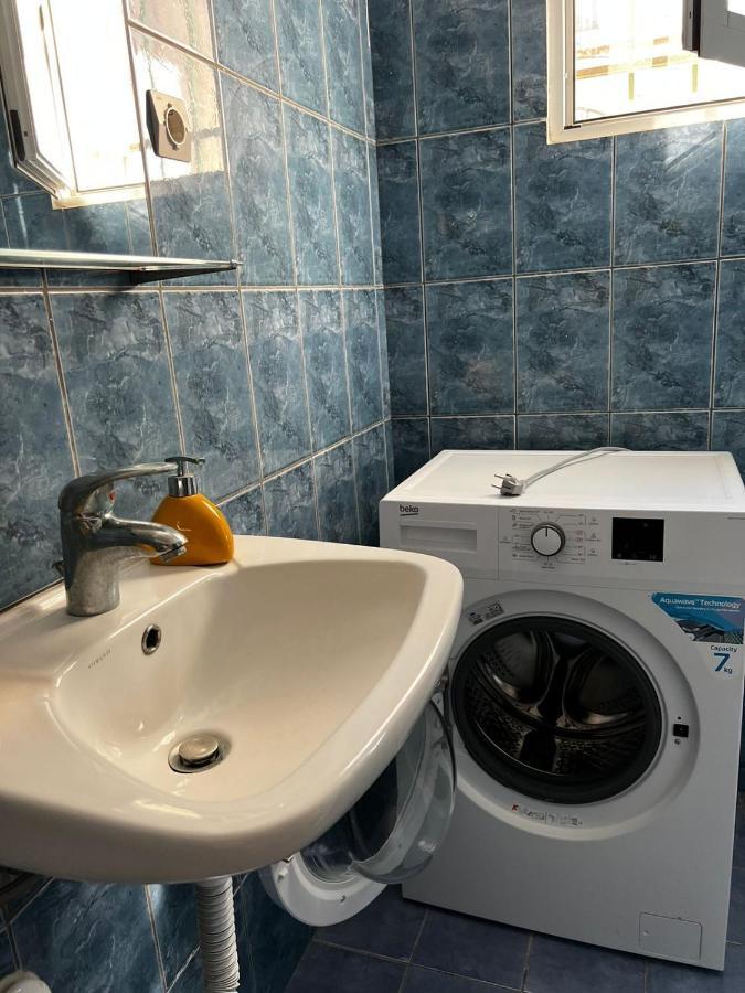 Nona'S Rooms Himare Esterno foto