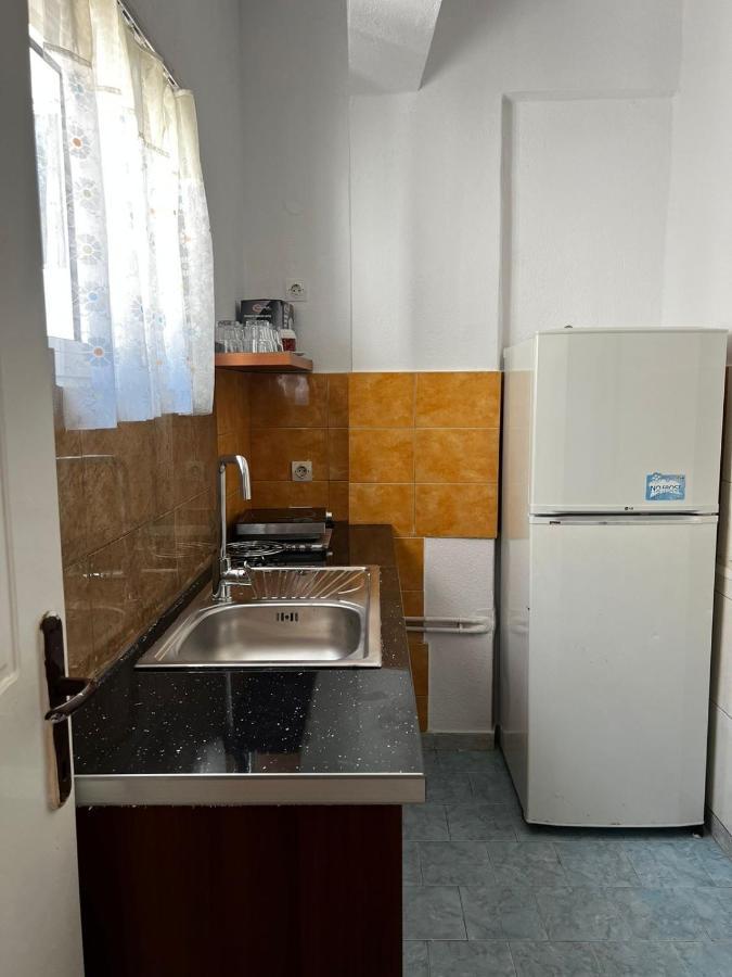 Nona'S Rooms Himare Esterno foto