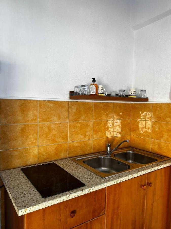 Nona'S Rooms Himare Esterno foto