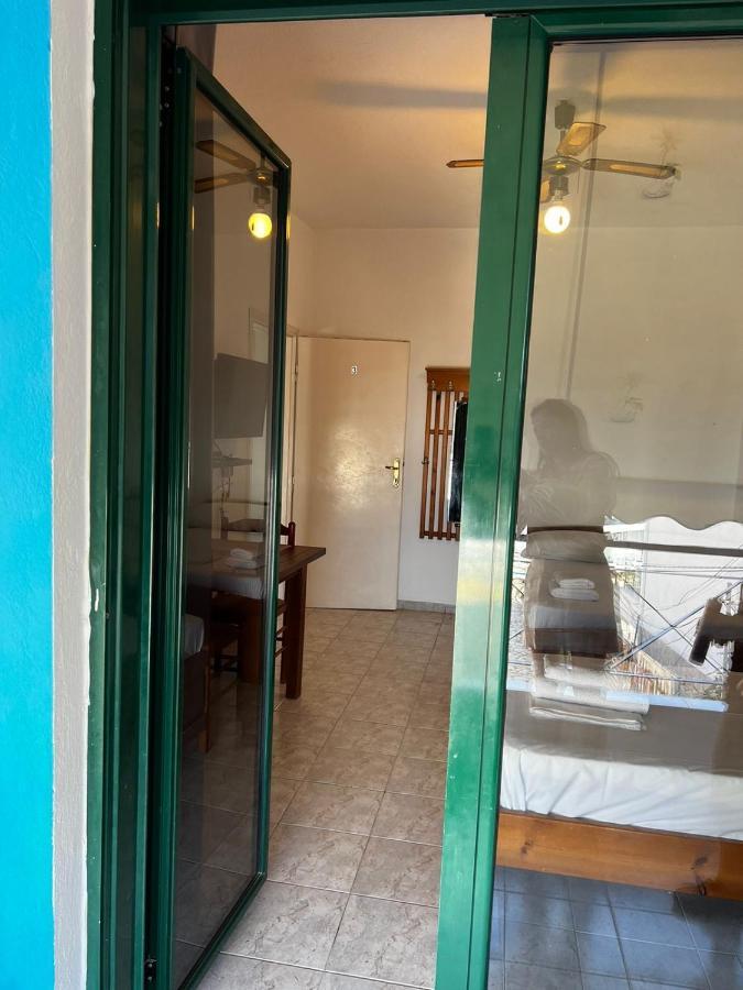 Nona'S Rooms Himare Esterno foto