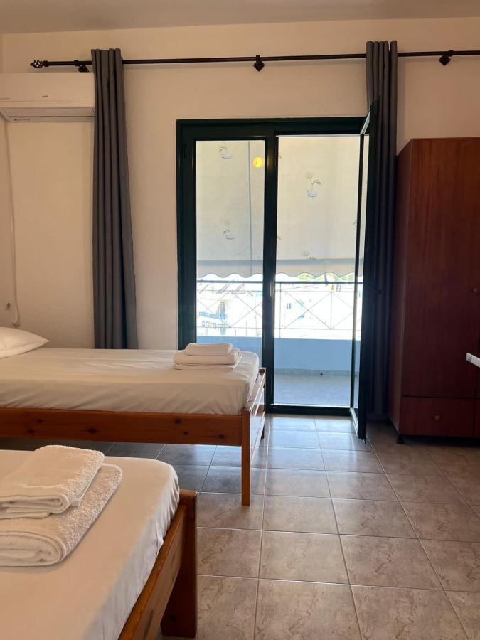 Nona'S Rooms Himare Esterno foto