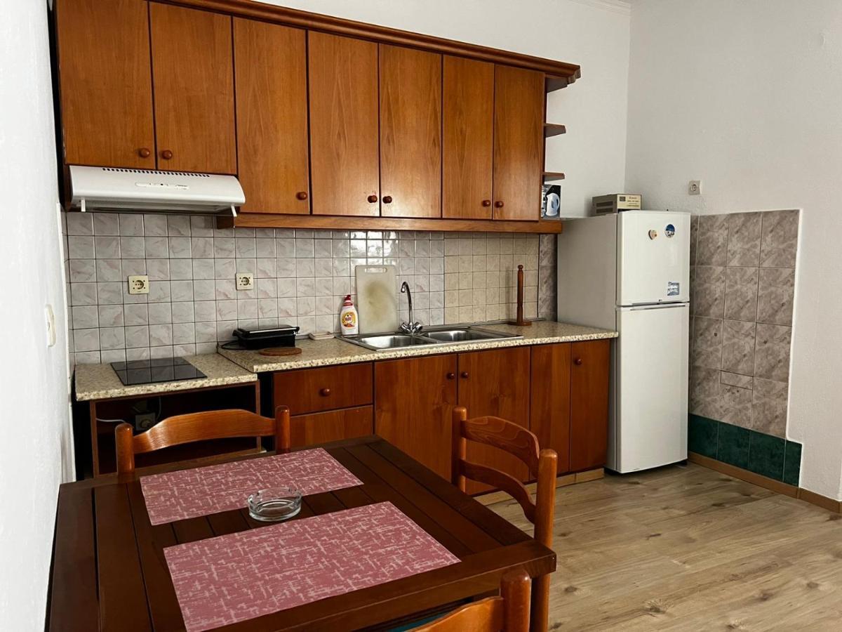 Nona'S Rooms Himare Esterno foto