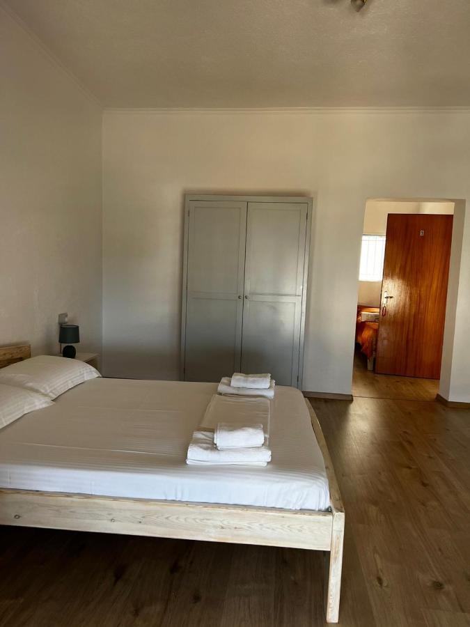 Nona'S Rooms Himare Esterno foto