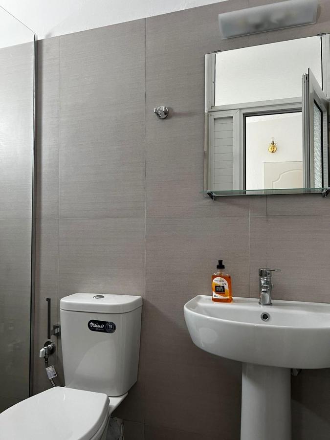 Nona'S Rooms Himare Esterno foto