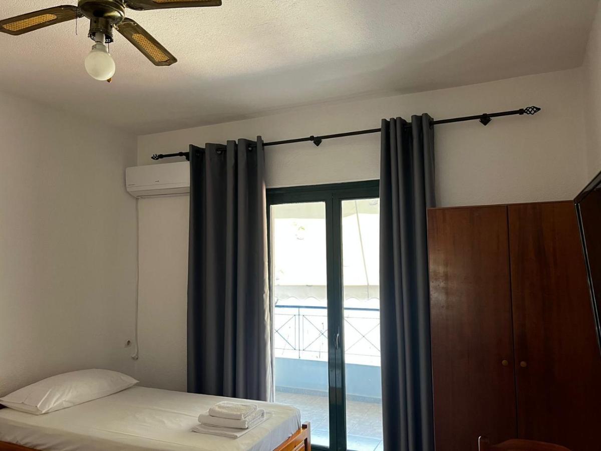 Nona'S Rooms Himare Esterno foto