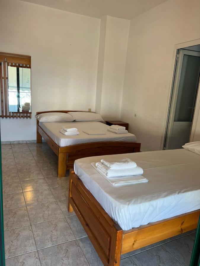 Nona'S Rooms Himare Esterno foto