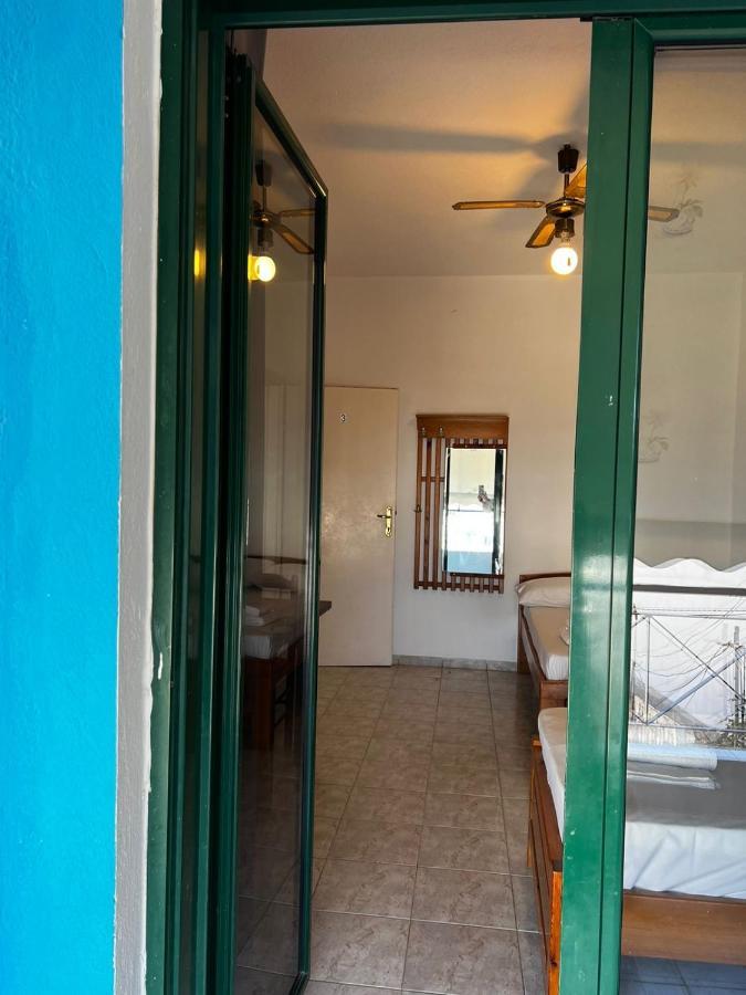 Nona'S Rooms Himare Esterno foto