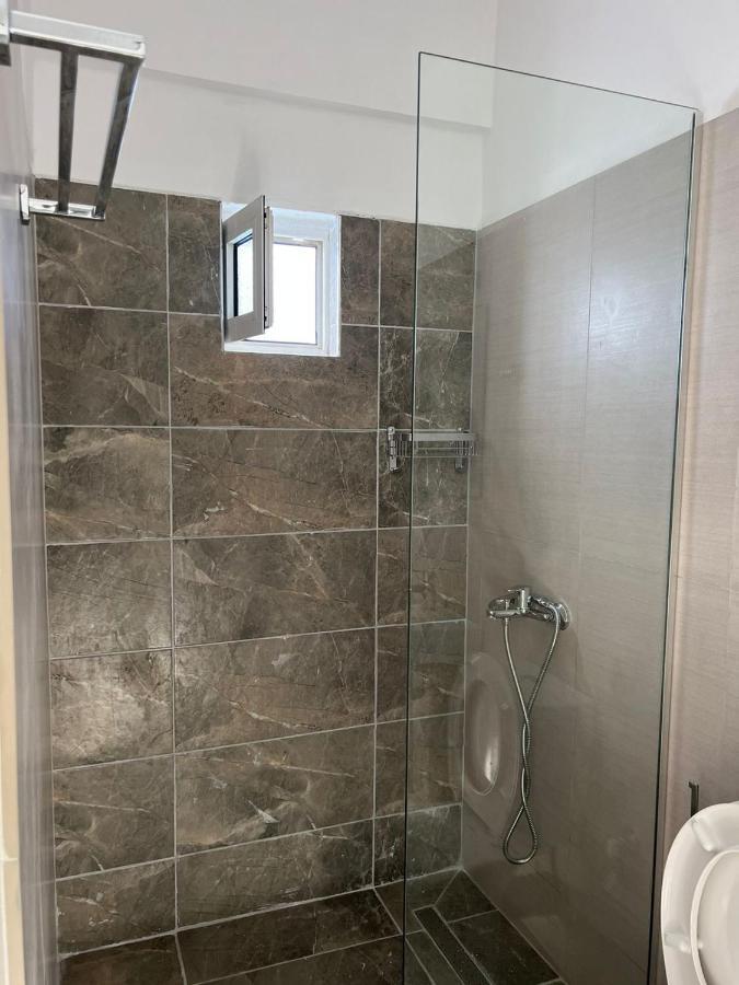 Nona'S Rooms Himare Esterno foto