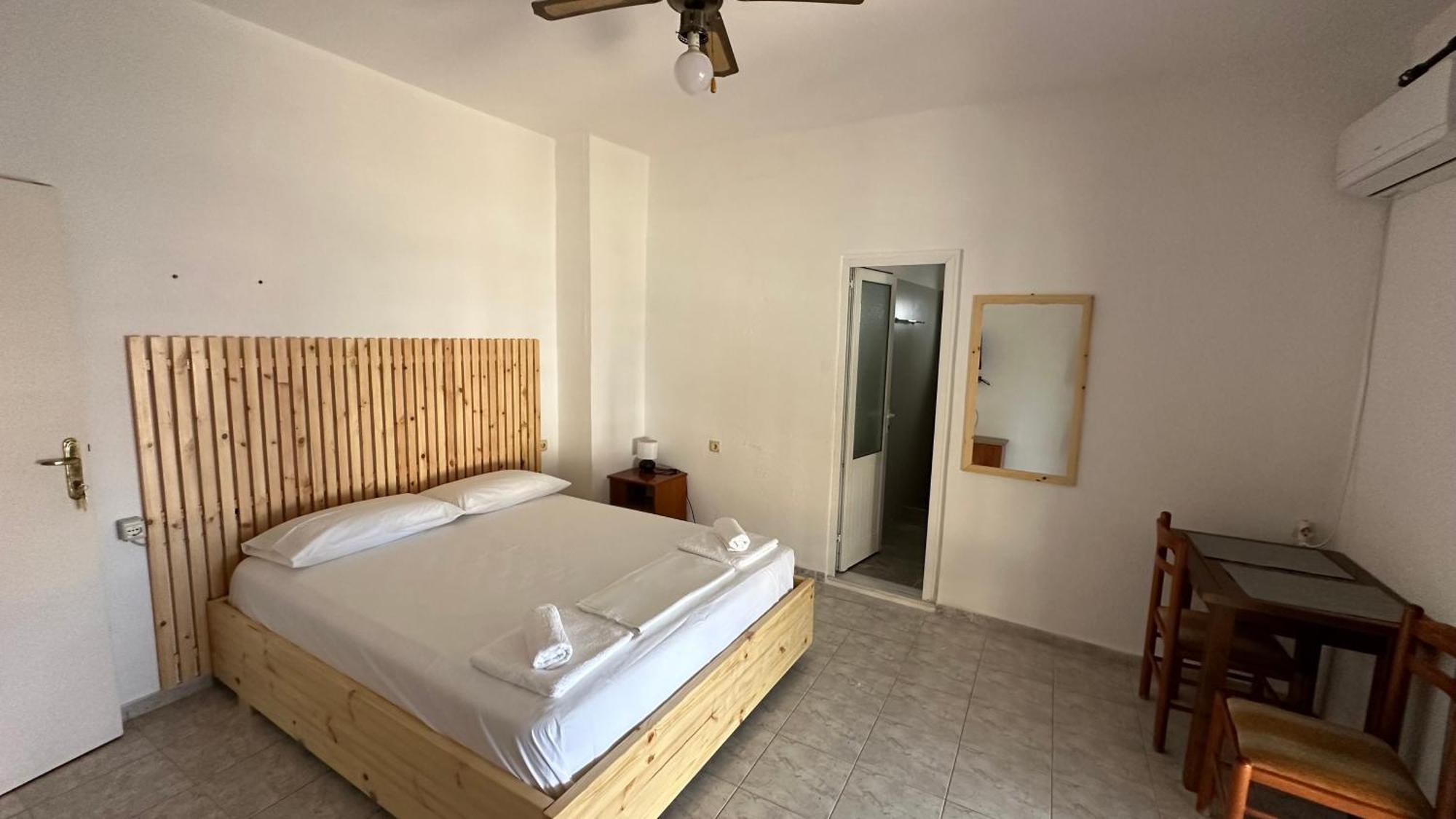 Nona'S Rooms Himare Esterno foto