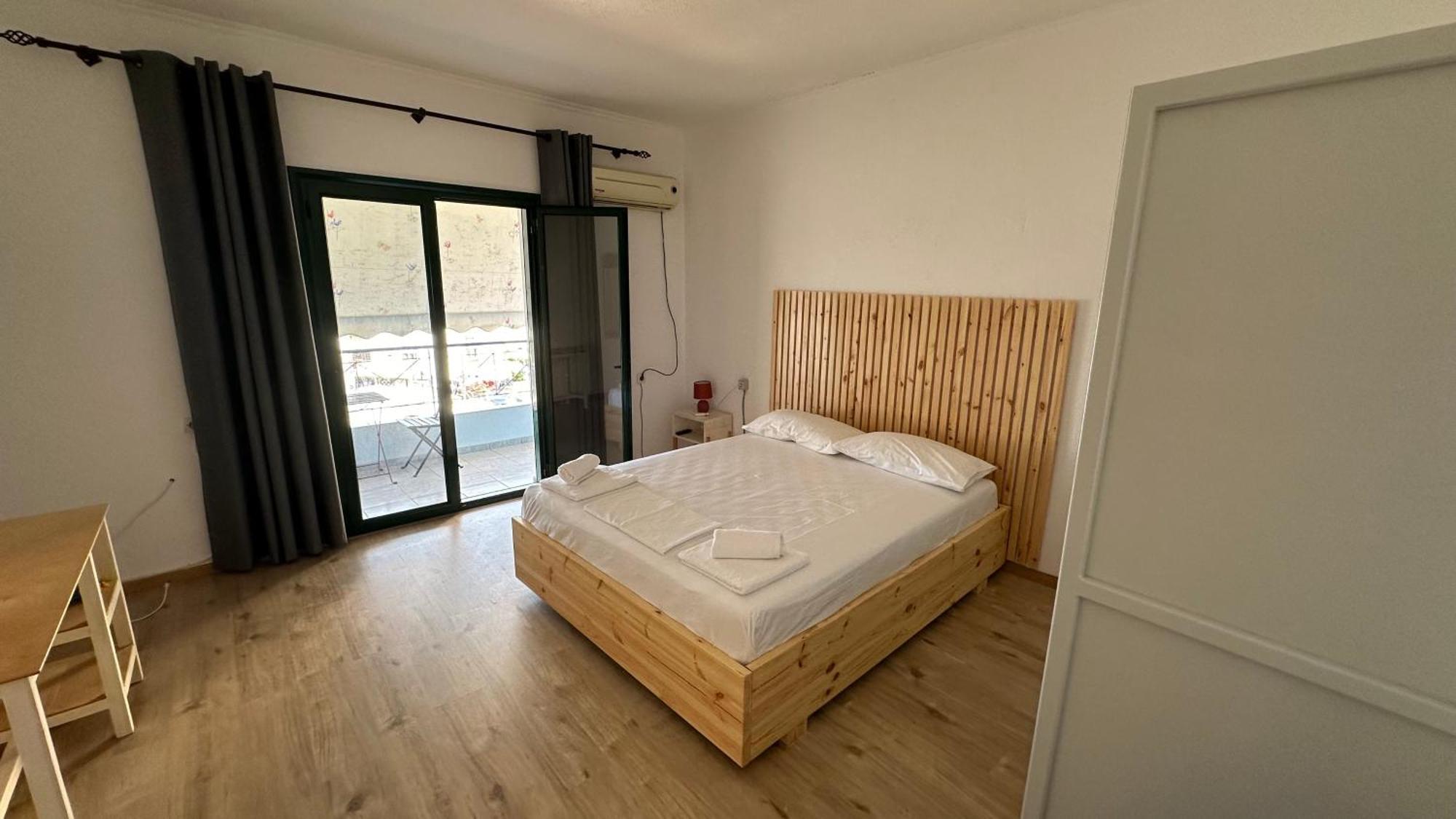Nona'S Rooms Himare Esterno foto