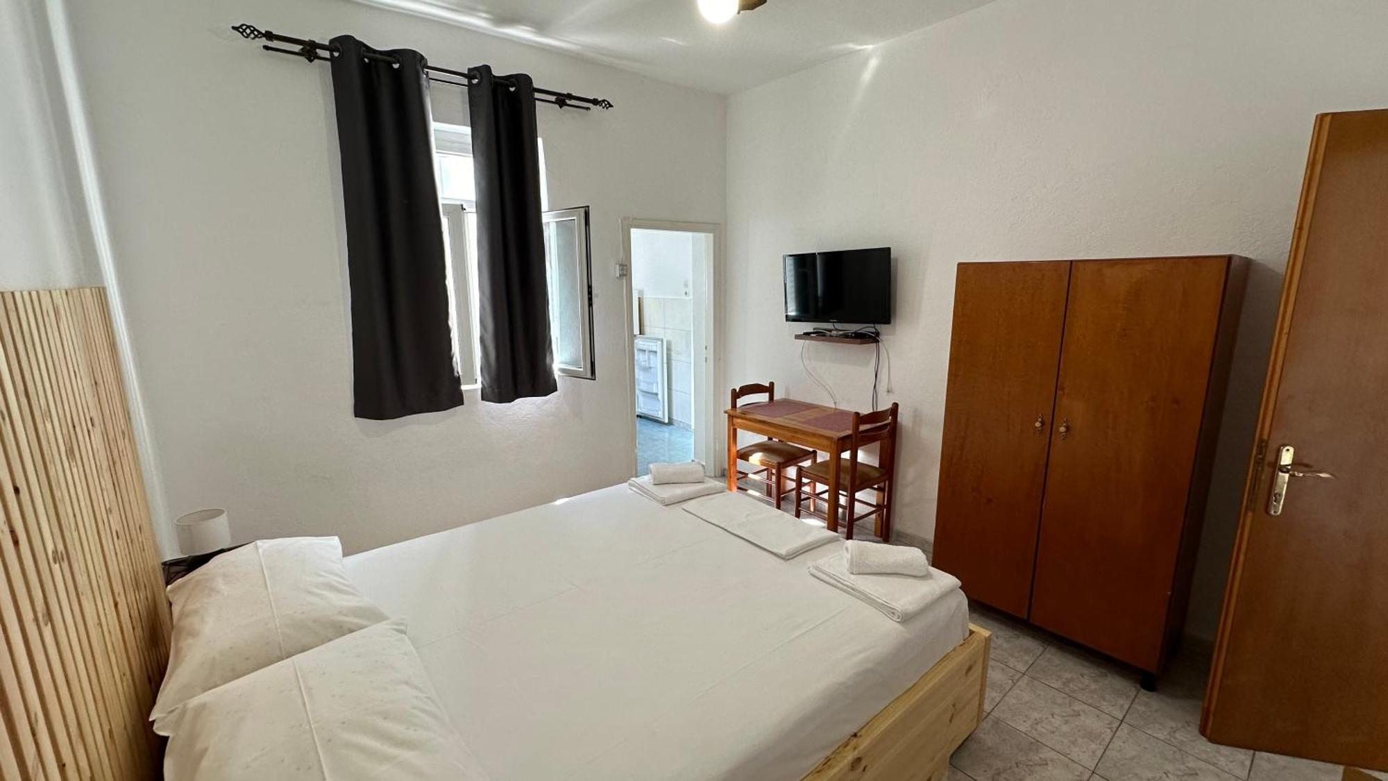Nona'S Rooms Himare Esterno foto