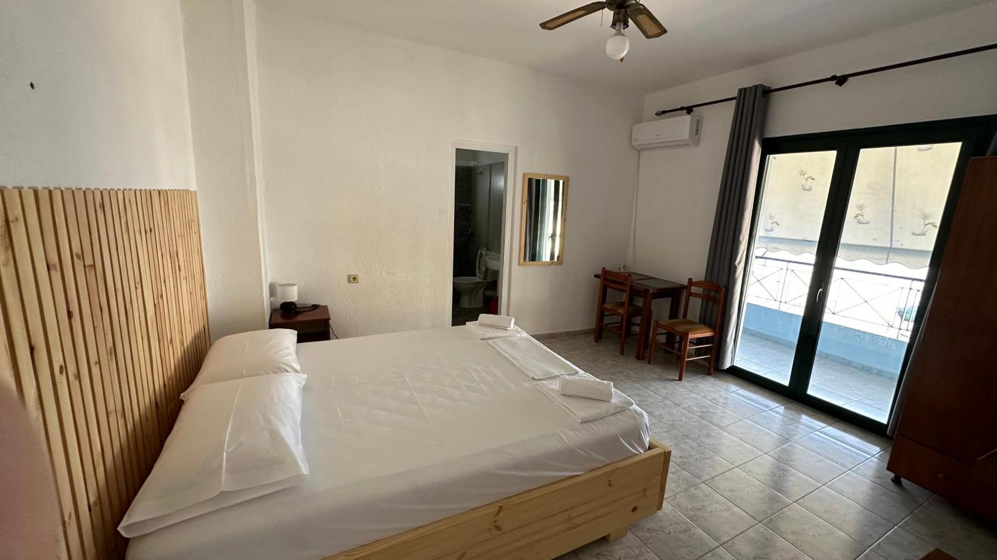 Nona'S Rooms Himare Esterno foto
