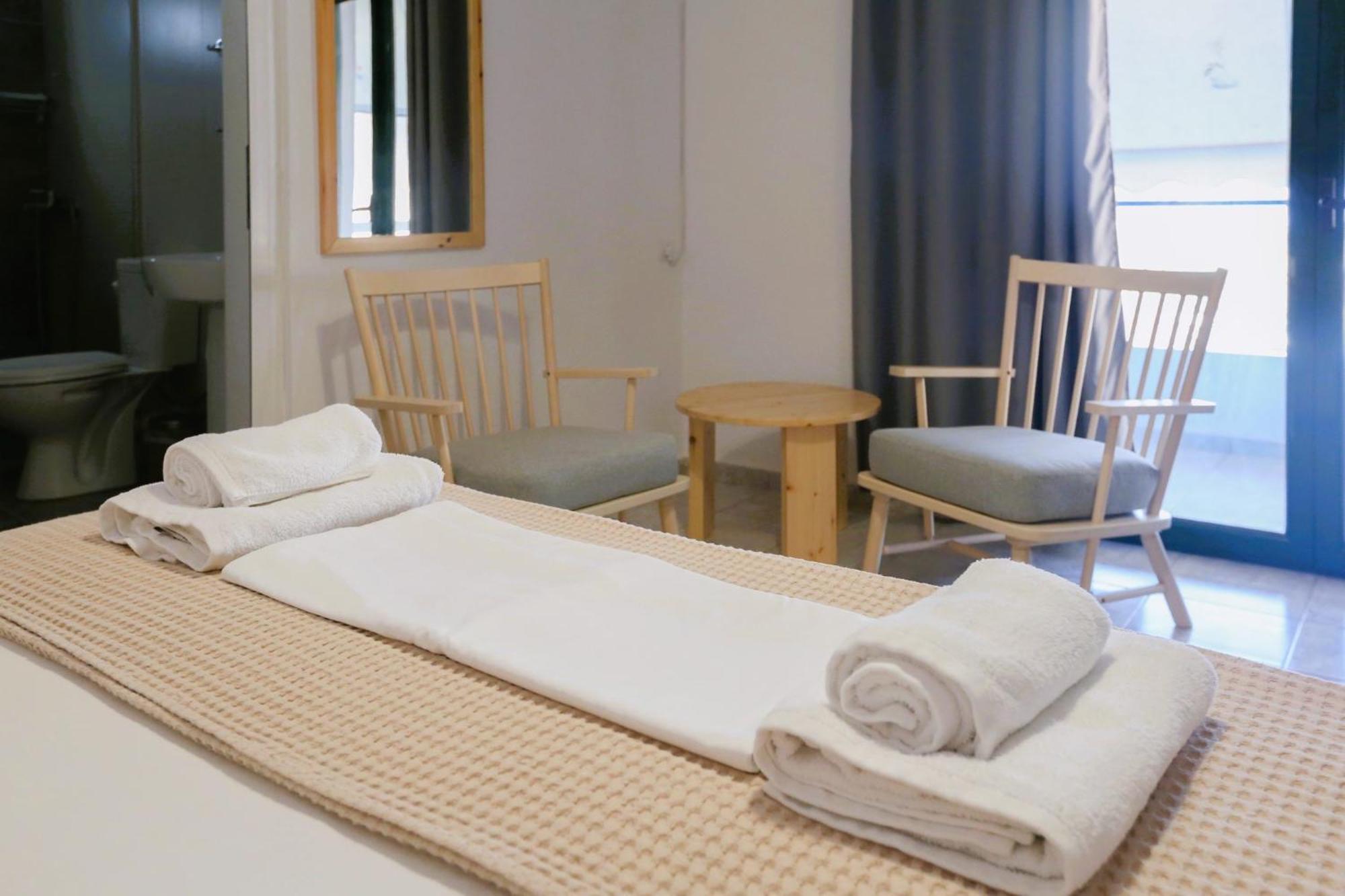 Nona'S Rooms Himare Esterno foto