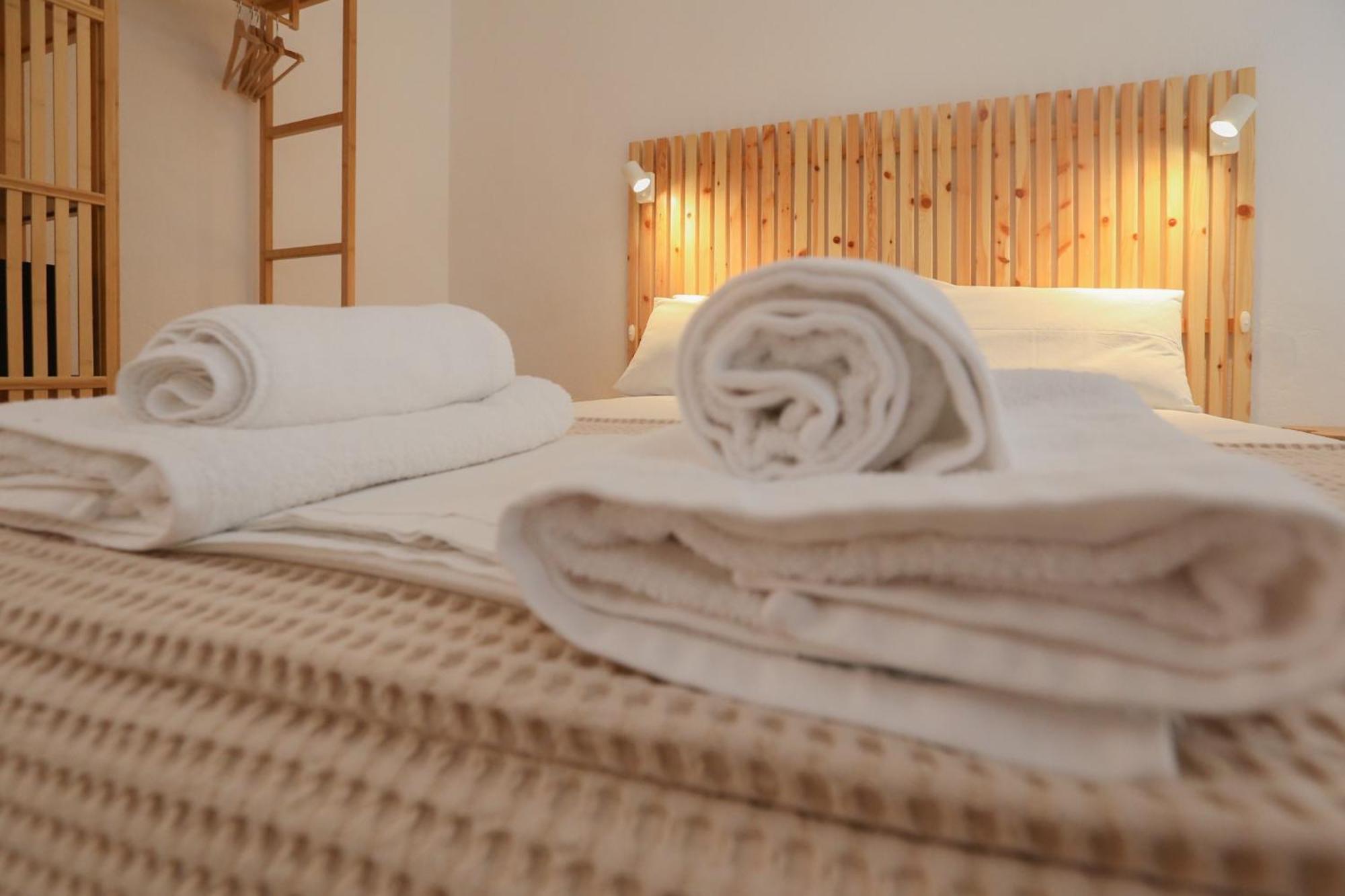 Nona'S Rooms Himare Esterno foto
