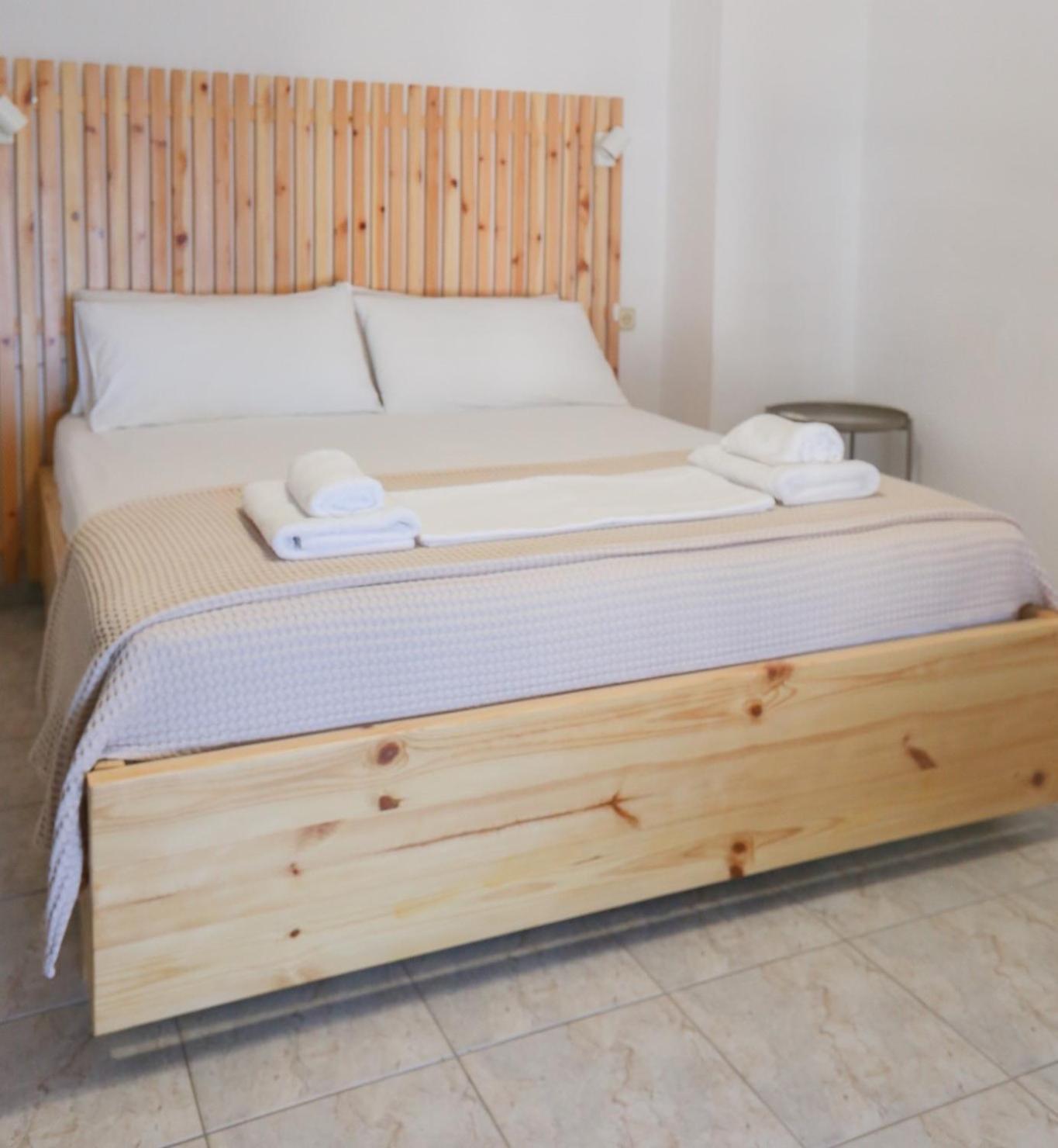 Nona'S Rooms Himare Esterno foto