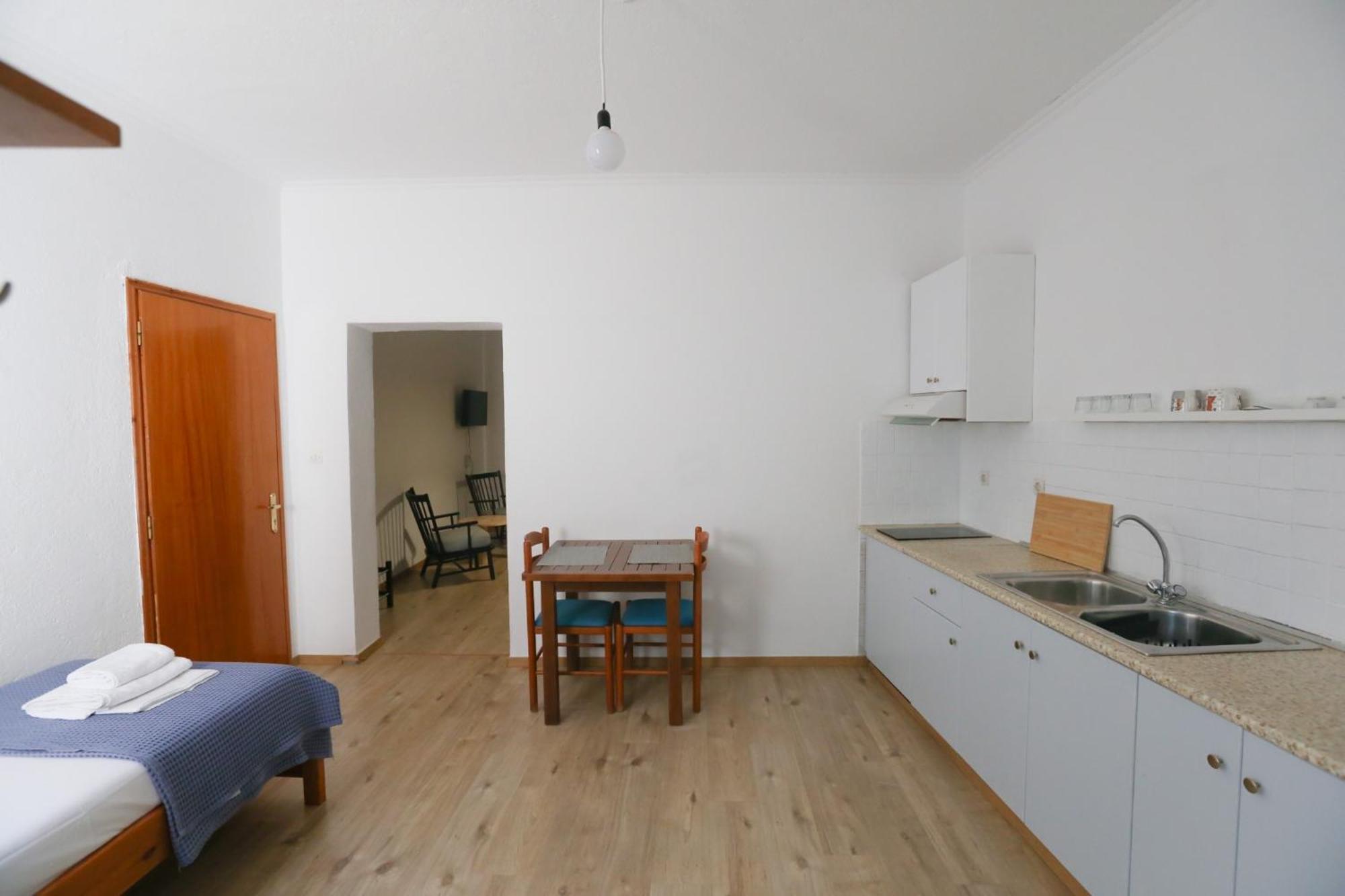 Nona'S Rooms Himare Esterno foto