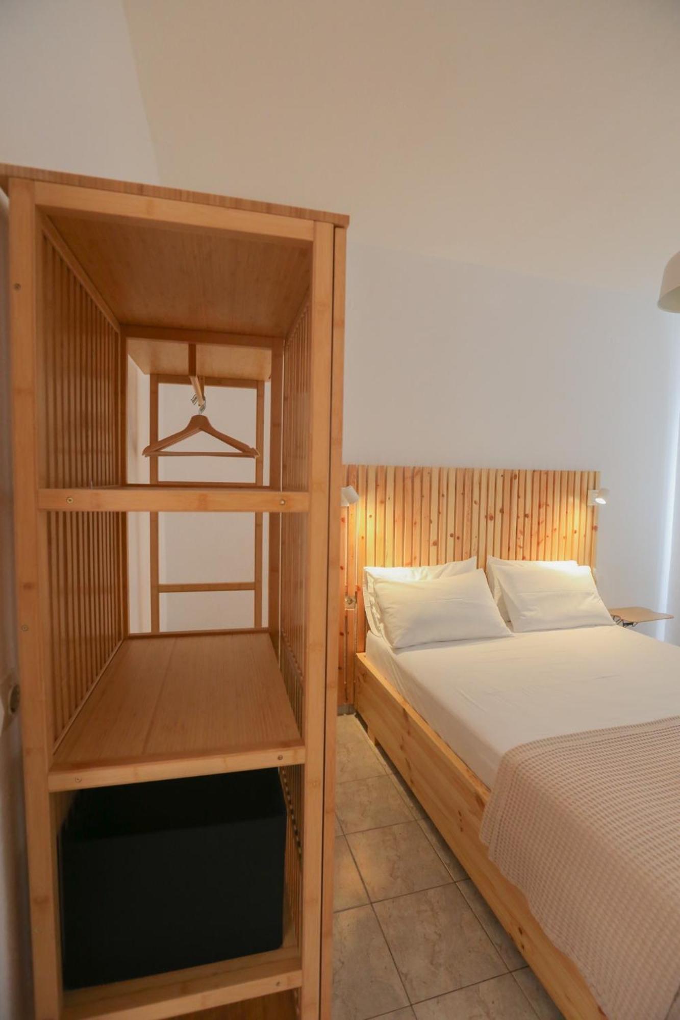 Nona'S Rooms Himare Esterno foto