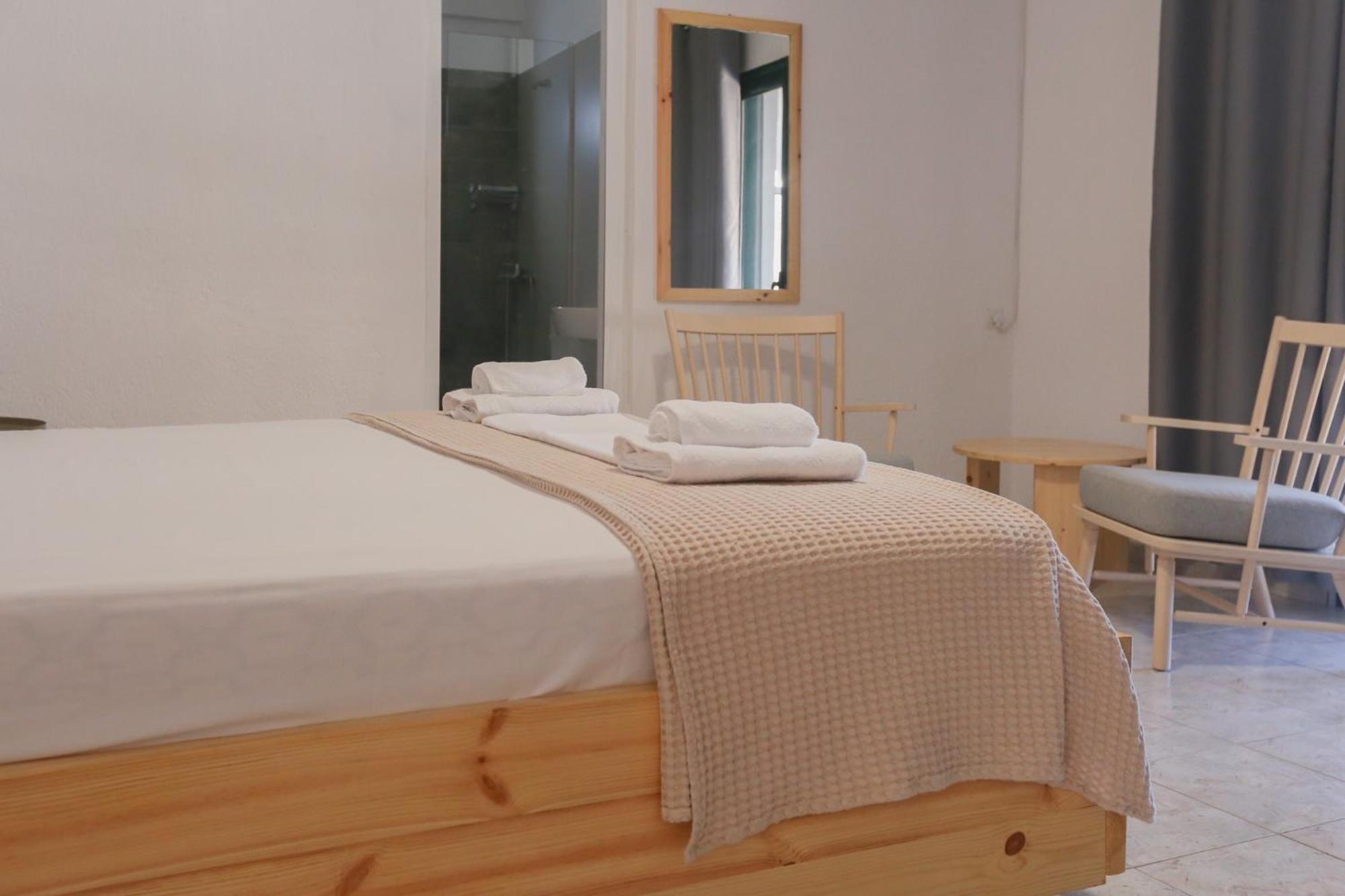 Nona'S Rooms Himare Esterno foto