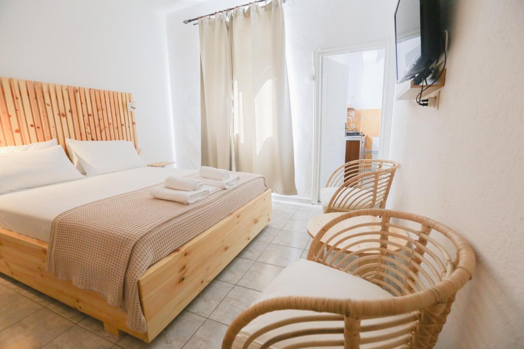 Nona'S Rooms Himare Esterno foto