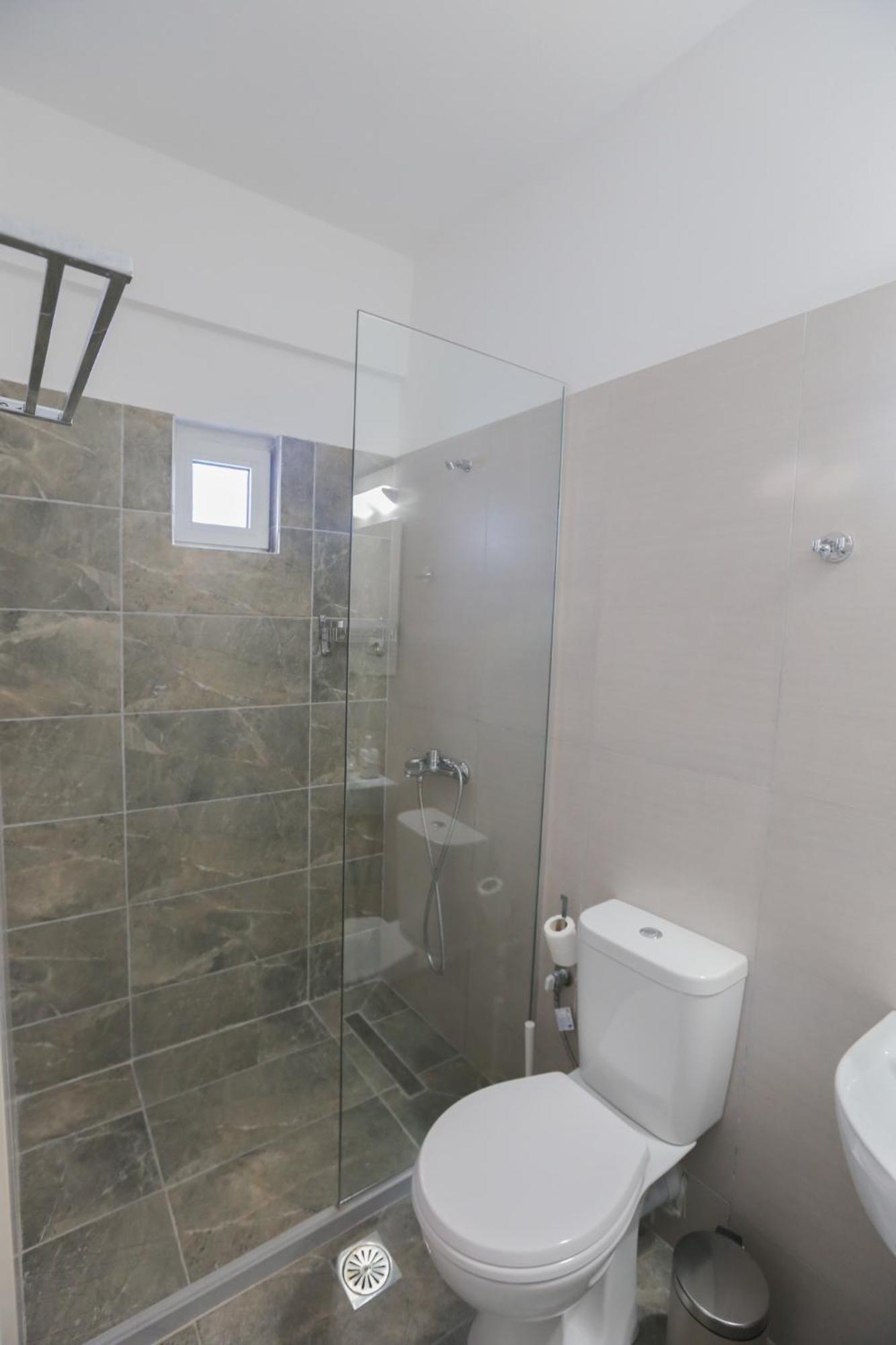 Nona'S Rooms Himare Esterno foto