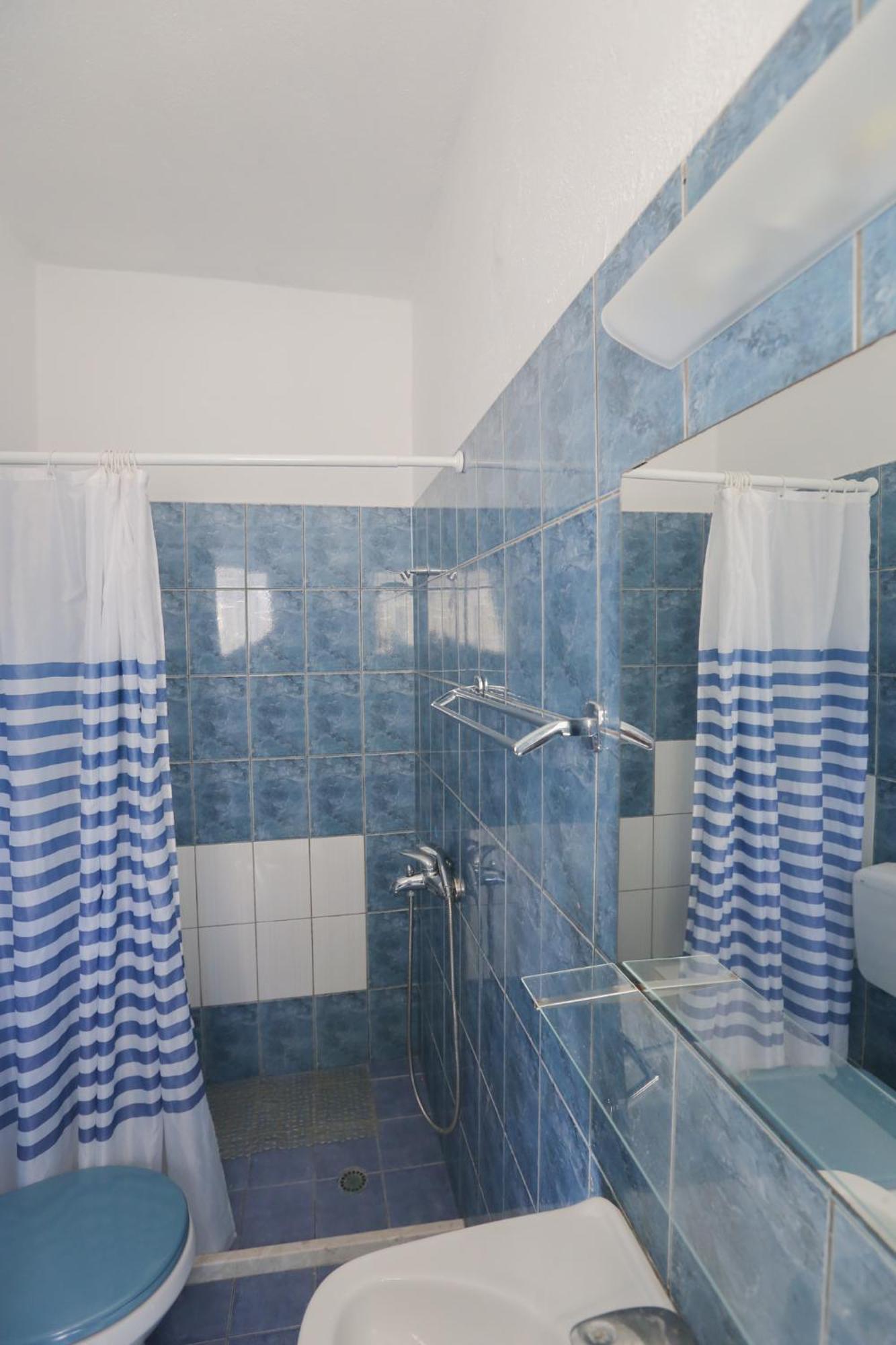 Nona'S Rooms Himare Esterno foto