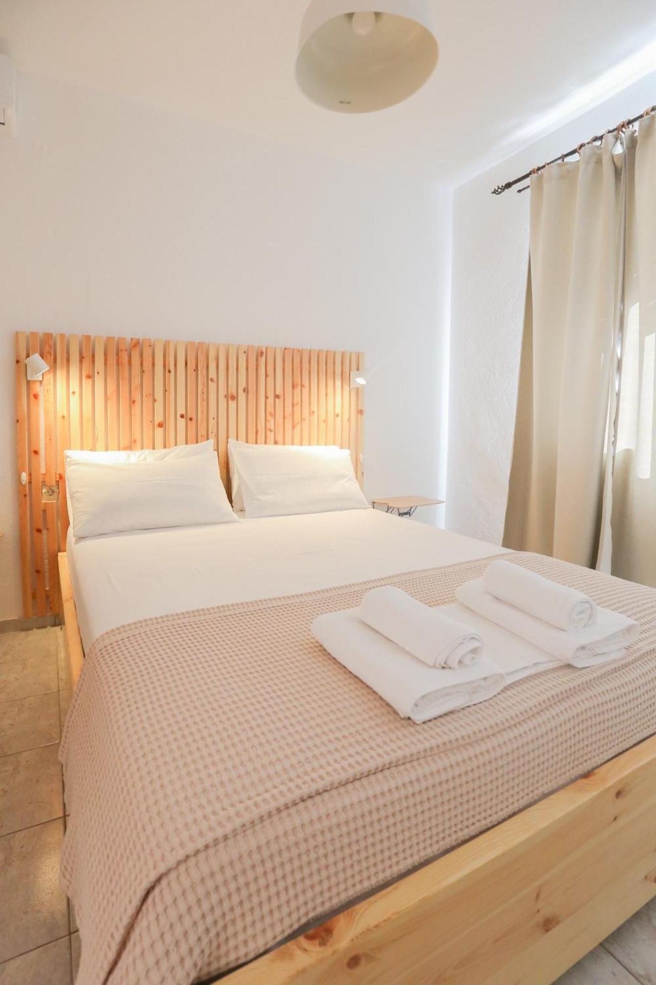Nona'S Rooms Himare Esterno foto