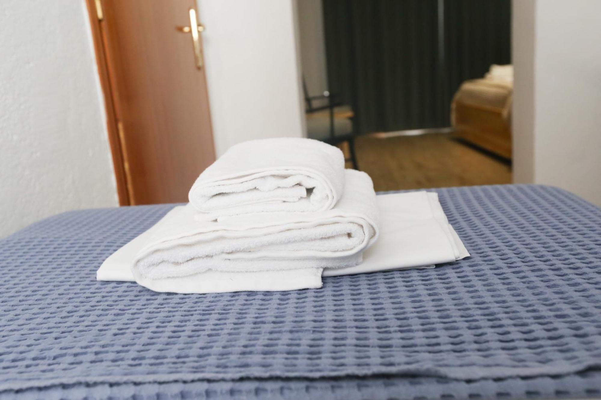 Nona'S Rooms Himare Esterno foto