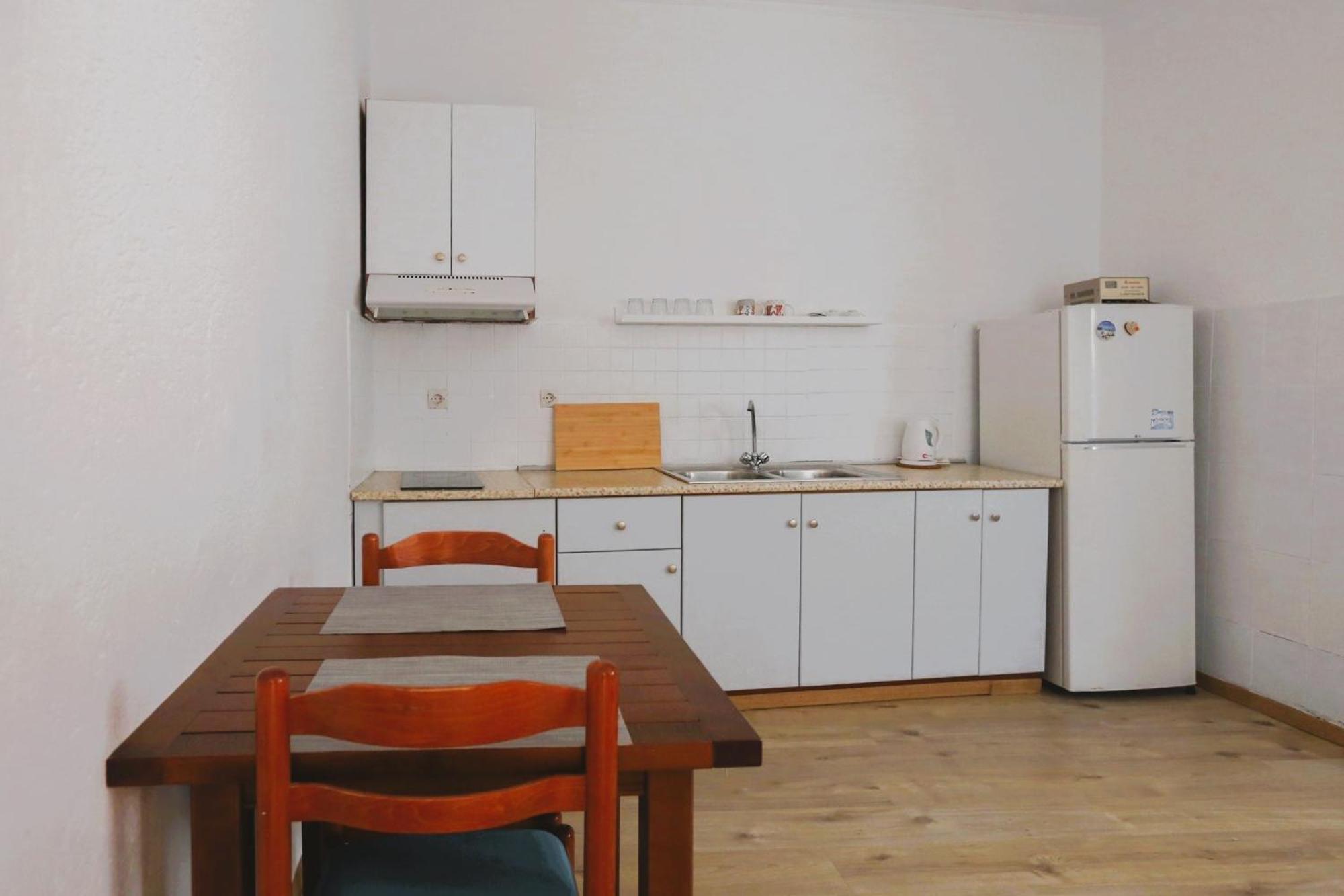 Nona'S Rooms Himare Esterno foto